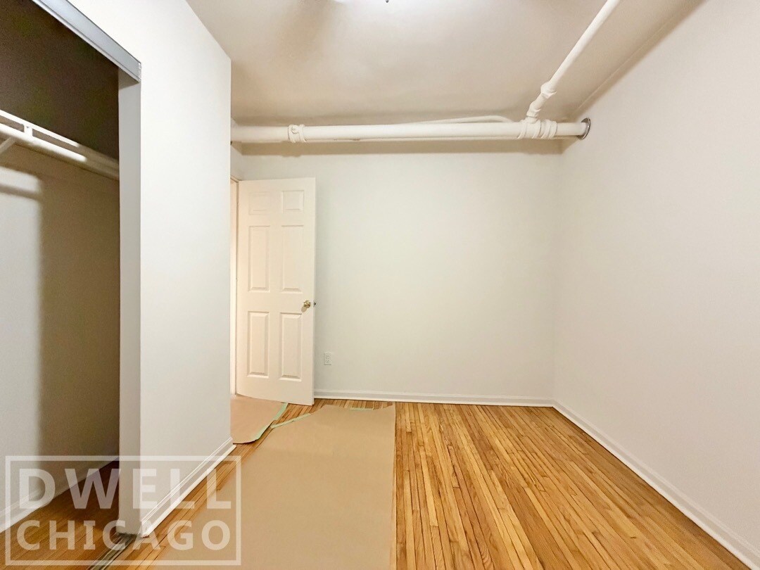 Building Photo - 1326 W Estes Ave