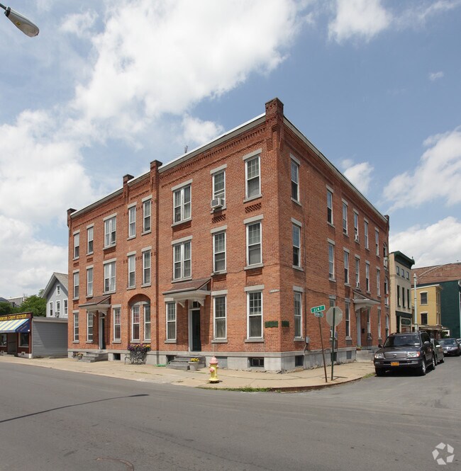 17 Elm St 17 Elm St Glens Falls NY 12801 Apartment Finder 17-elm-st-17-elm-st-glens-falls-ny-12801-apartment-finder