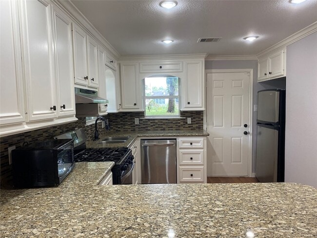 Building Photo - 819 Eubanks St