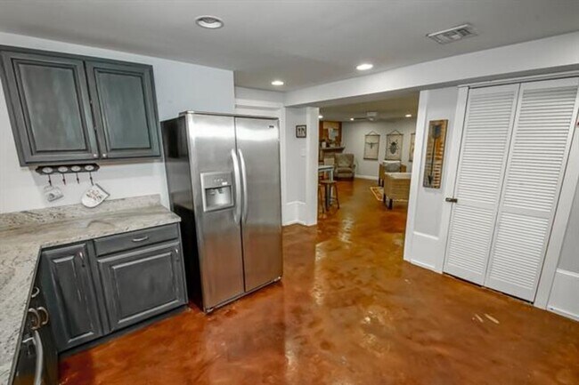 Building Photo - 4176 Vincennes Pl