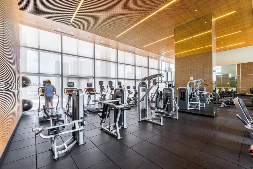 Building Photo - 3451 NE 1st Ave