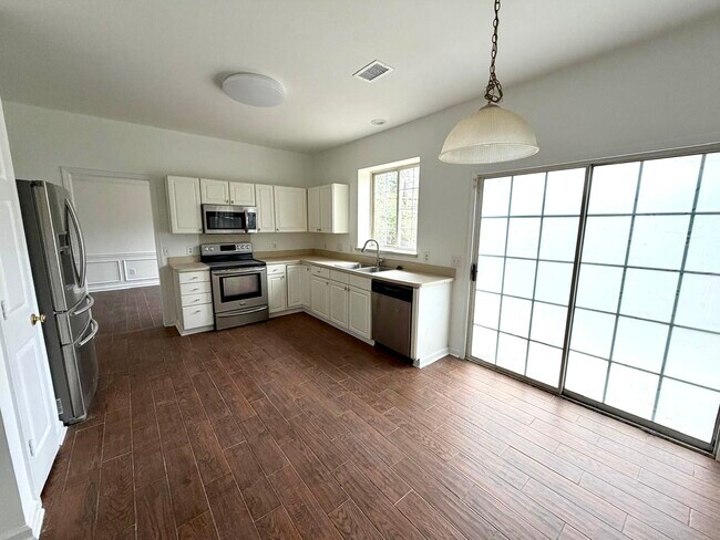 Building Photo - 6229 Bells Mill Dr