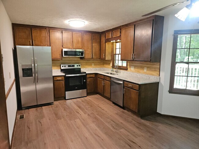 Building Photo - 520 Hardy Cir