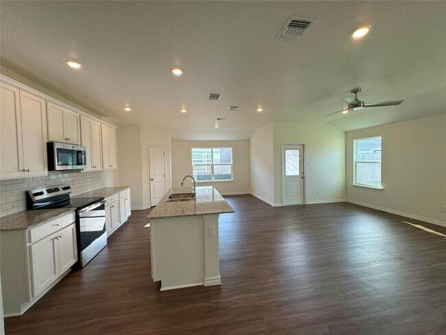 Building Photo - 501 Double Vision Rd