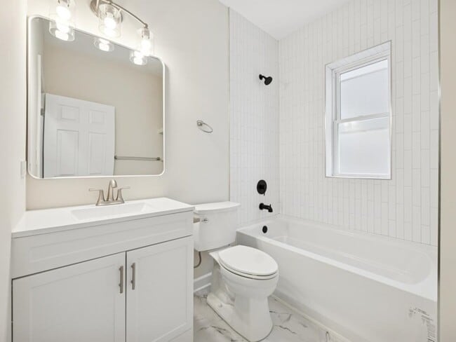 Building Photo - 5547 W Jackson Blvd