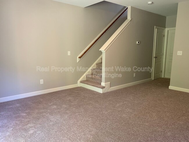 Building Photo - 8025 Goldenrain Way