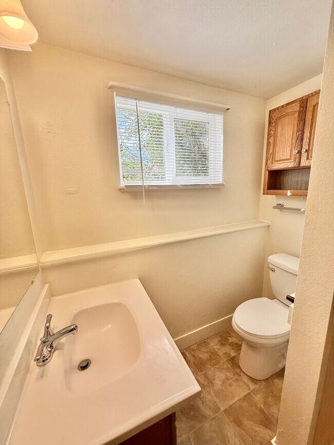 Building Photo - 6 MONTH LEASE SPECIAL! 4 Bed, 2 Bath Single Family Home near City Park!