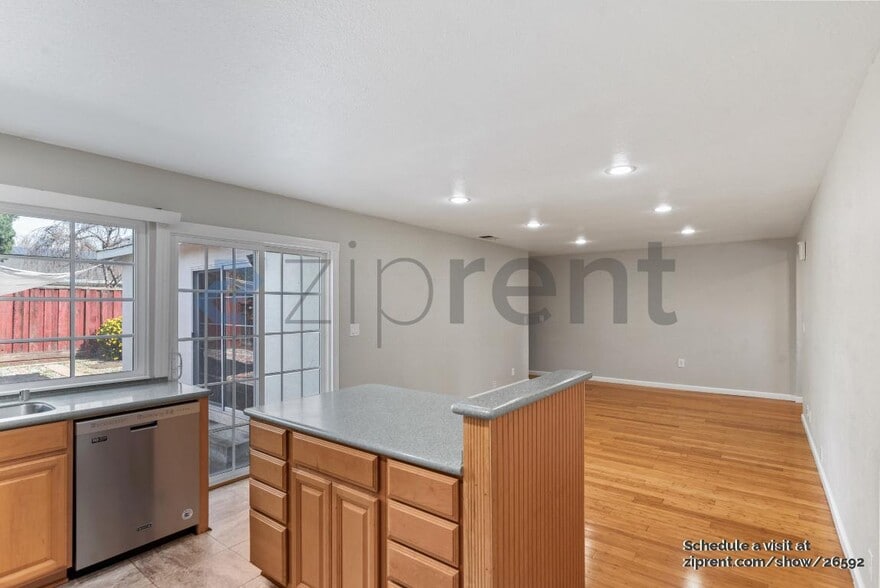 Building Photo - 1872 Anne Marie Ct