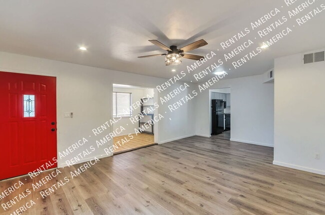 Building Photo - 2118 N Rita Ave