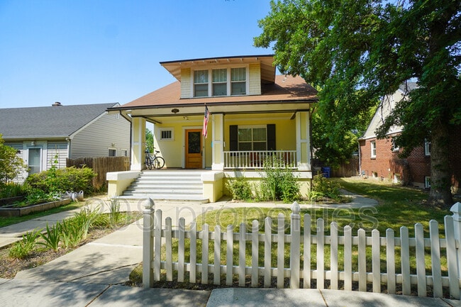 Building Photo - 2506 Woodlawn Ave