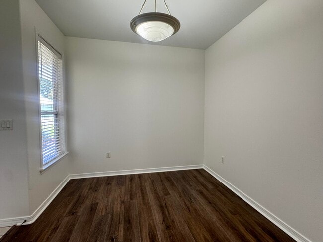 Building Photo - 418 White Heron Dr