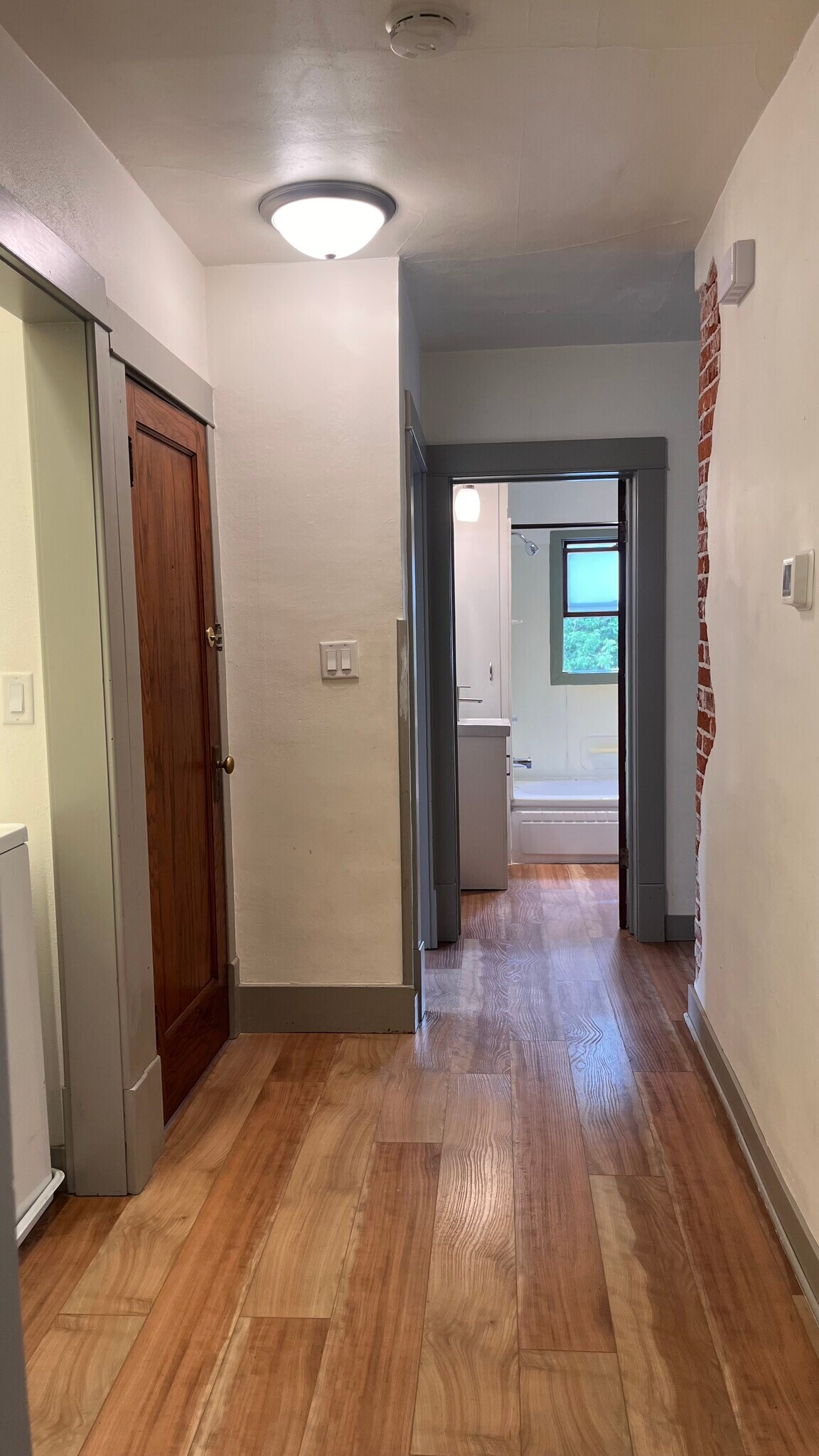 Building Photo - 7204 Elmwood Ave