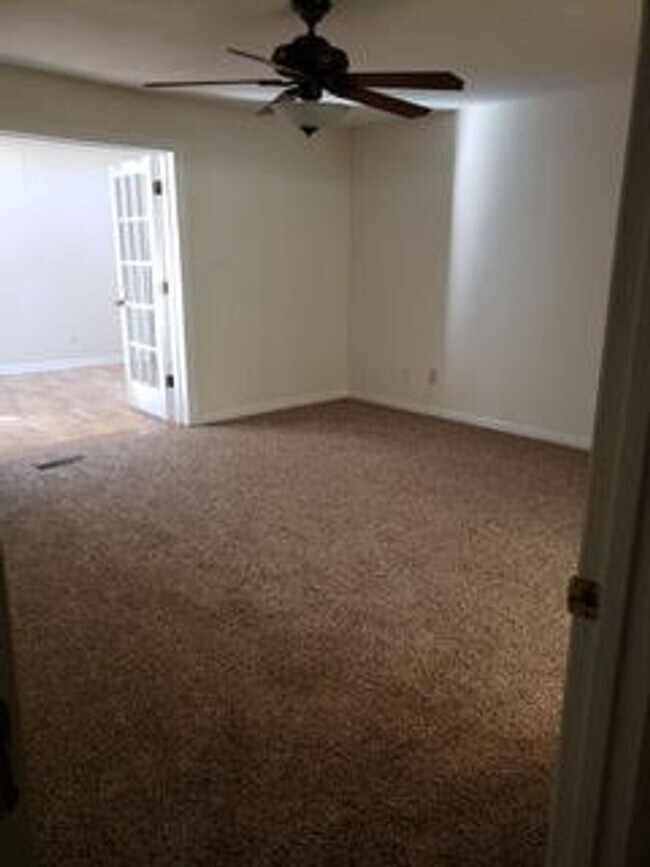Building Photo - 504 Mountain Breeze Ln