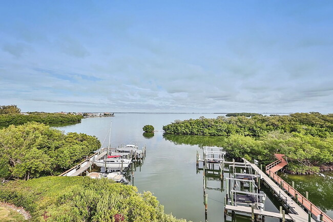 Building Photo - 1593 Pinellas Bayway S