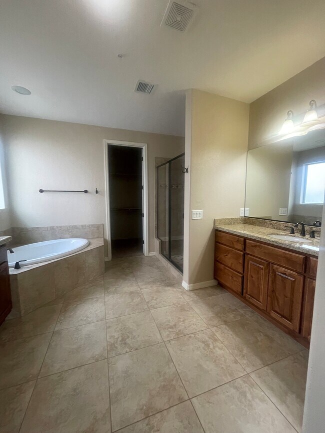 Building Photo - 1611 Cloudstone Dr