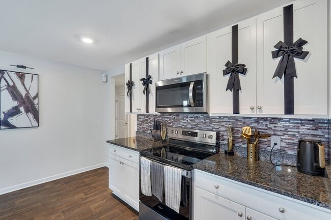 Building Photo - 4 Bed, 2 Bath Gem in Park West!