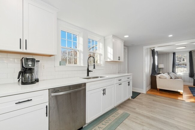 Building Photo - 32 Woodside Ave