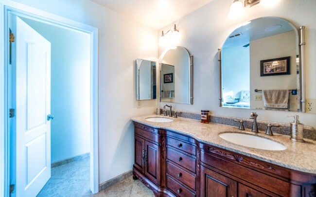 Building Photo - 3293 Woedee Dr