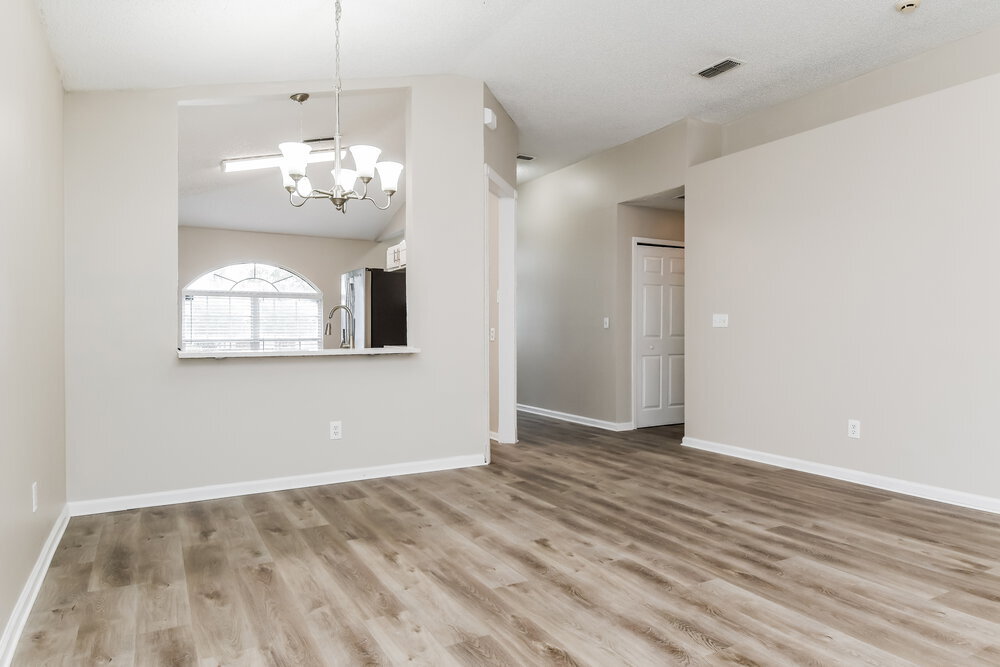 Building Photo - 6131 Alpenrose Ave