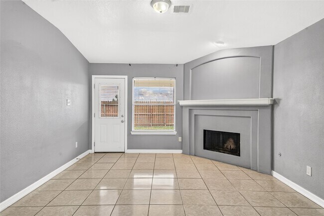 Building Photo - 10515 Evergreen St