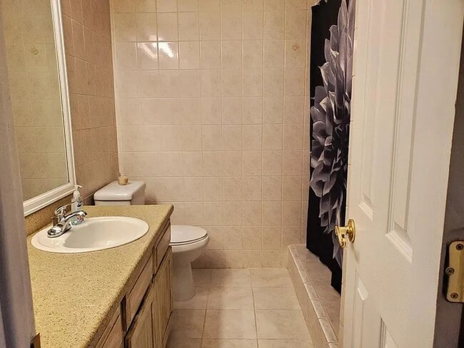 Building Photo - Charming 3BR Townhome in Denver