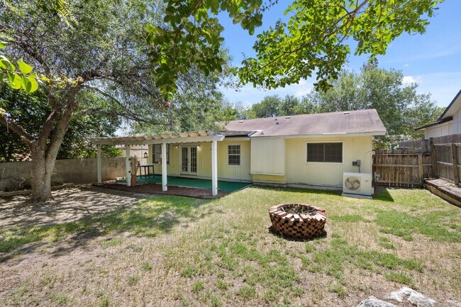 Building Photo - 4823 Blue Heron Dr