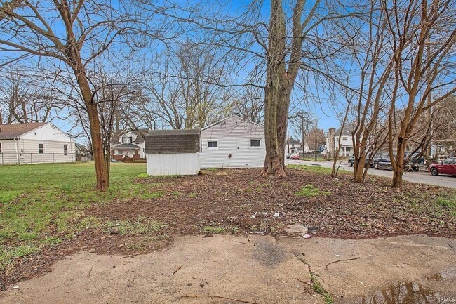 Building Photo - 1534 E Bowman St