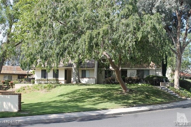 Building Photo - 2866 Lakeridge Ln