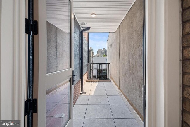 Building Photo - 806 N 2nd St