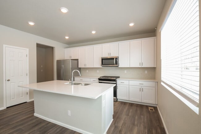 Building Photo - 9226 Rifle St