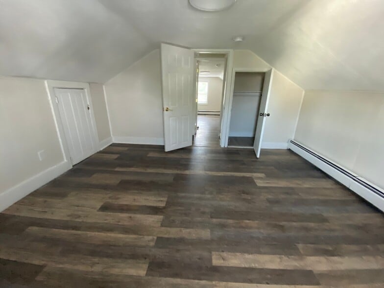 Building Photo - 159 Tangent St