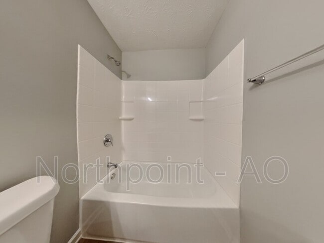 Building Photo - 5761 Western Hills Dr