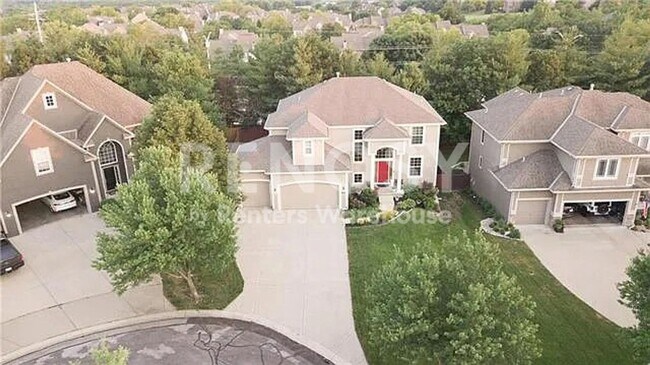 Building Photo - 5 Bedroom Home in Overland Park