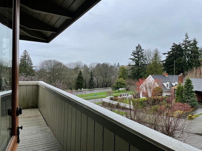 Building Photo - Magnolia Sound view home located near coveted Carleton park neighborhood