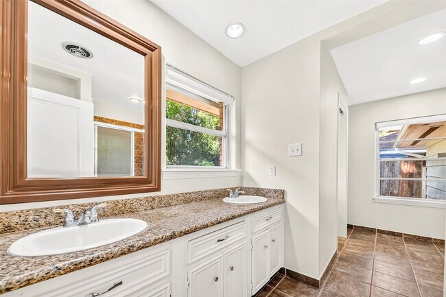 Building Photo - 4045 Woodfox St