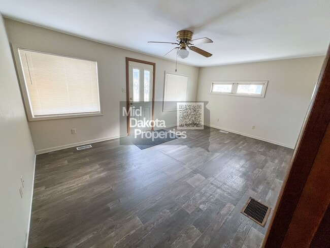 Building Photo - 813 N Sanborn-1 bedroom house with large two car garage