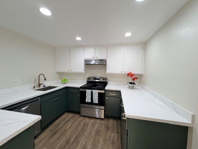 Building Photo - 1635 E Cypress St