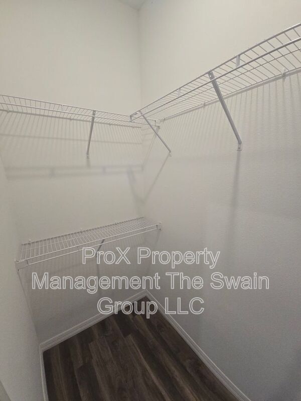 Building Photo - 750 Ave C SW