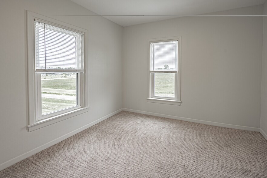 Building Photo - 5369 Royalton Center Rd