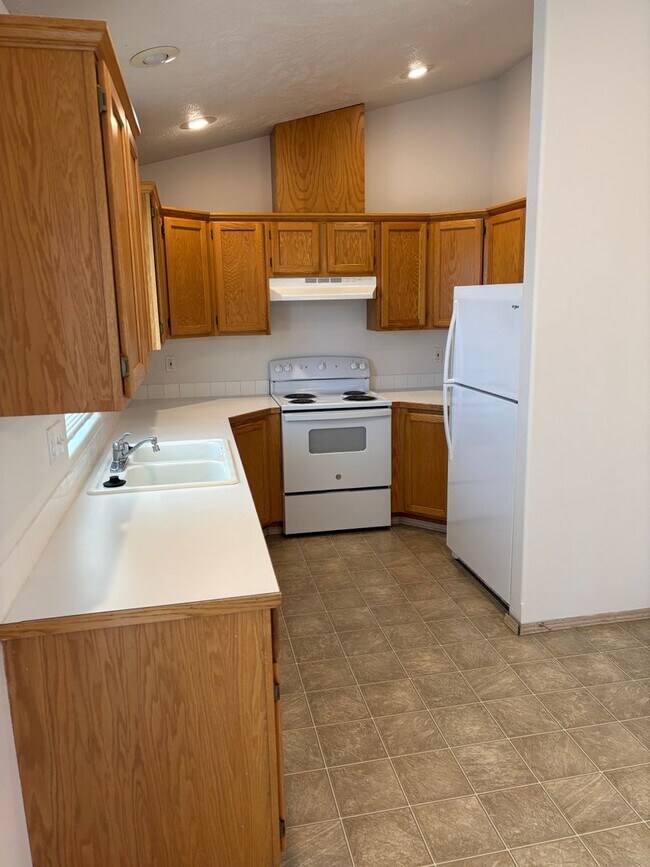 Building Photo - 1009