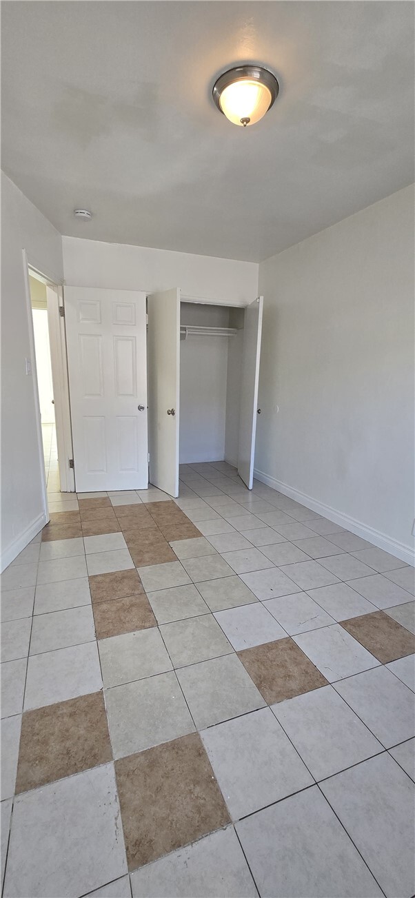 Building Photo - 1095 E Nocta St