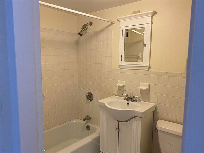 Building Photo - 8 Whittier Pl