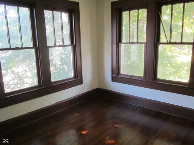Building Photo - 3211 N Park Ave
