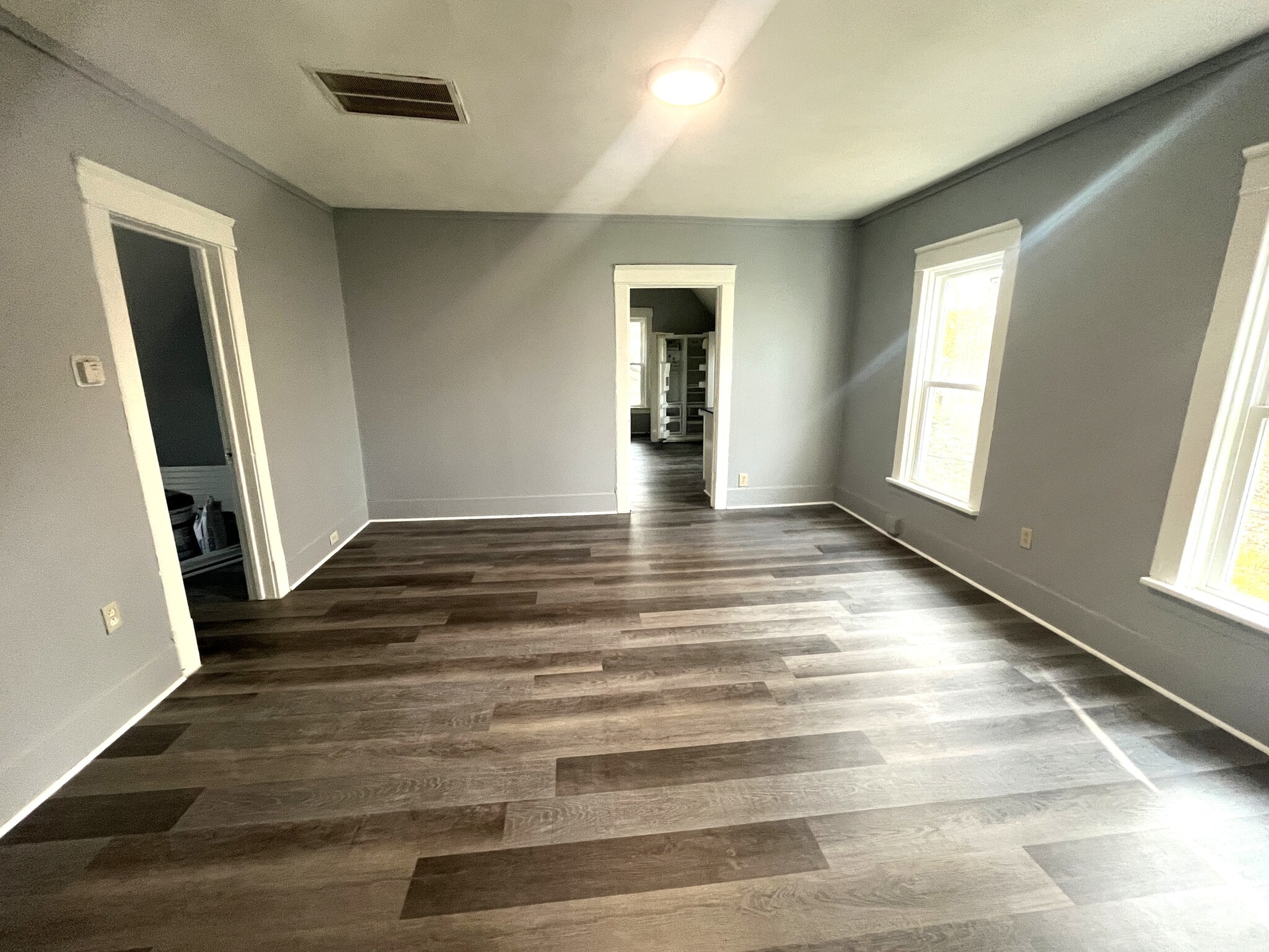 Building Photo - 423 E 16th St