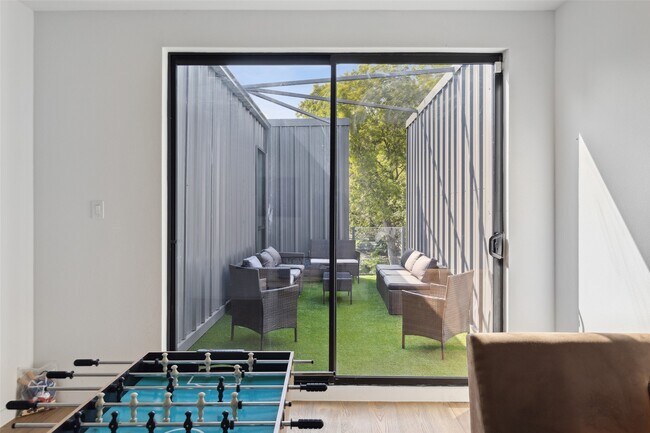 Building Photo - 4305 Roseland Ave