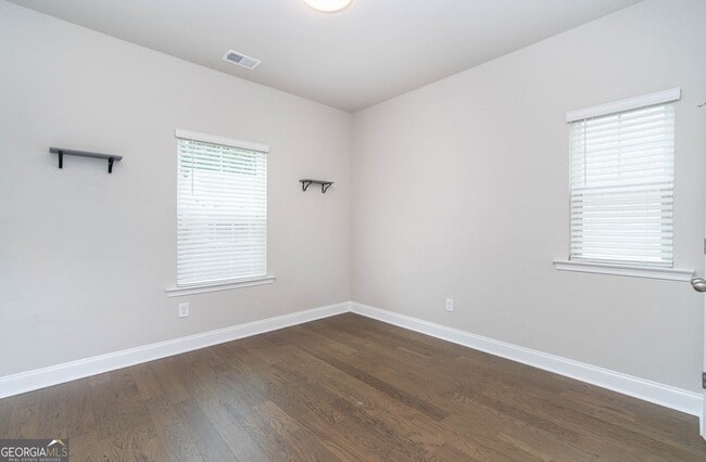 Building Photo - 831 Corsiglia Farm