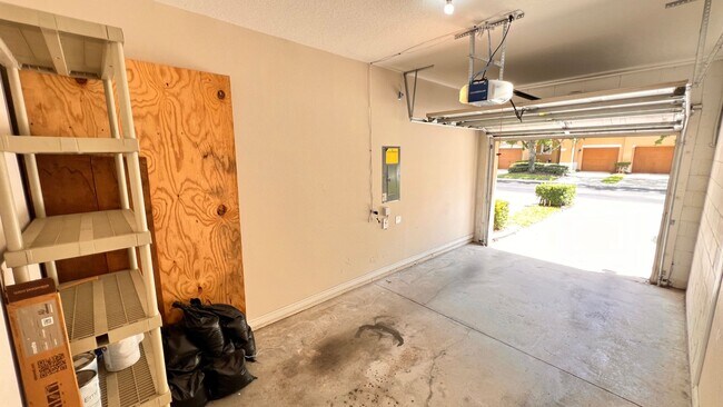 Building Photo - Charming 3-Bedroom Townhome in Oviedo – La...