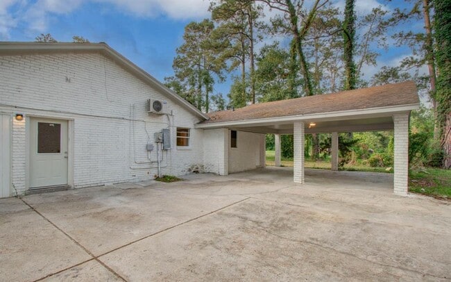 Building Photo - 607 Jeb Stuart Ln