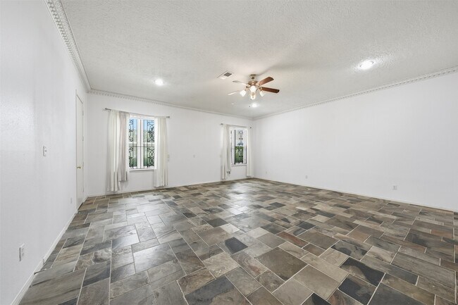 Building Photo - 4063 Breakwood Dr