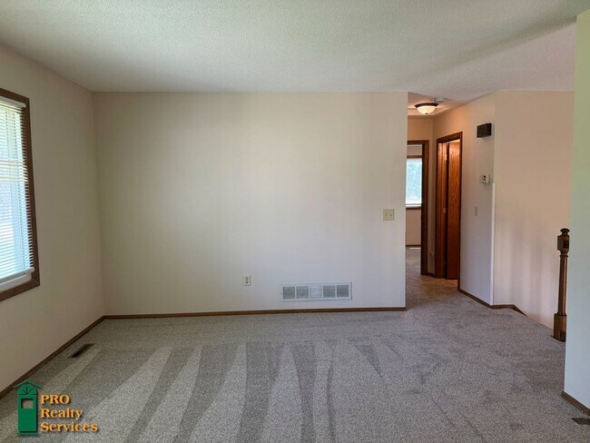 Building Photo - 3 Bedroom Home **Free August Rent with an ...